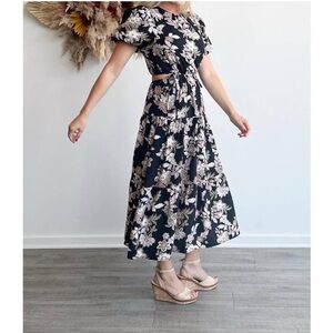 NWT! MINKPINK Women’s LARGE Willow Midi Dress in Black Floral Puff Sleeve